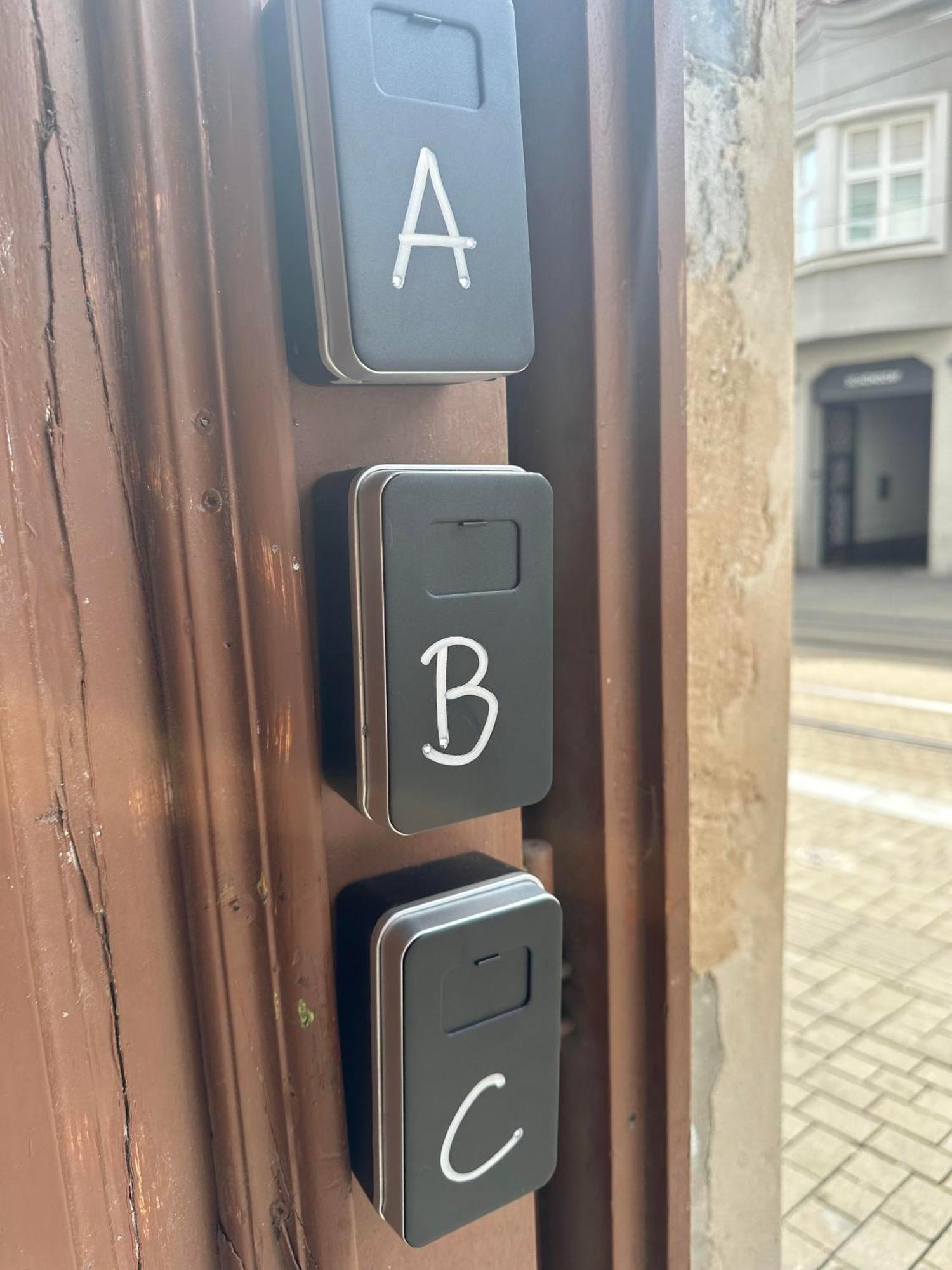 C Private Room In City Center In Bratislava Exterior foto